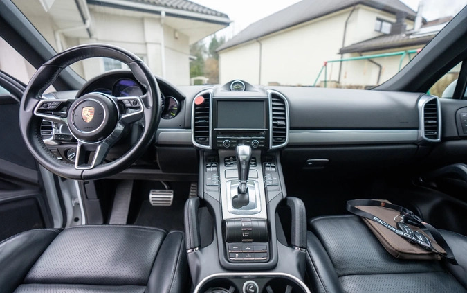 Porsche Cayenne cena 177900 przebieg: 83900, rok produkcji 2016 z Białystok małe 301